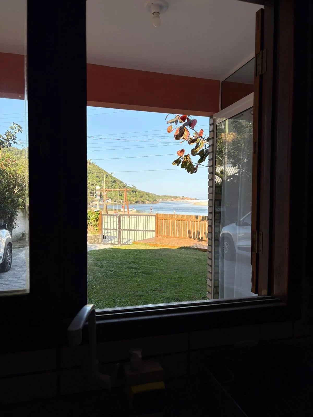 TG11 - Casa na beira da praia