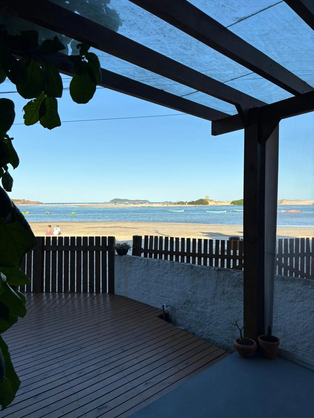 TG11 - Duplex na beira da praia
